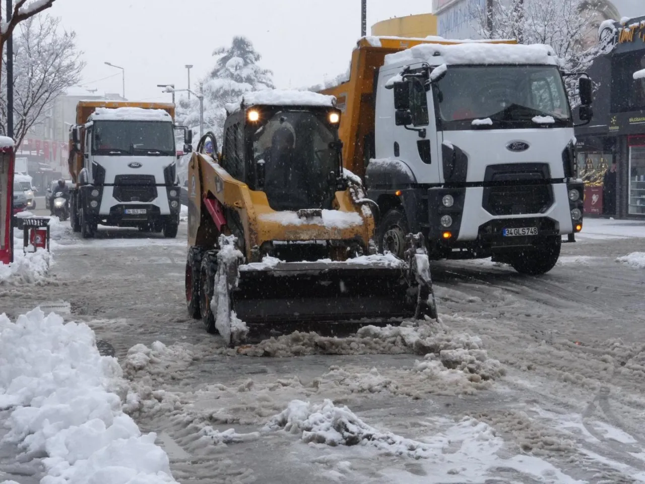 Karla mücadele seferberliği: 18 Bin personel ve 14 bin araç görev başında