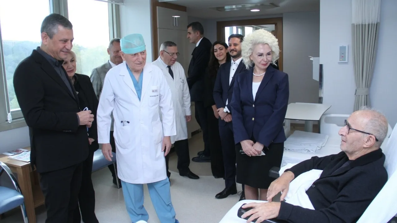 CHP lideri Özgür Özel’den Haberal’a övgü: “Türkiye’nin onurudur”