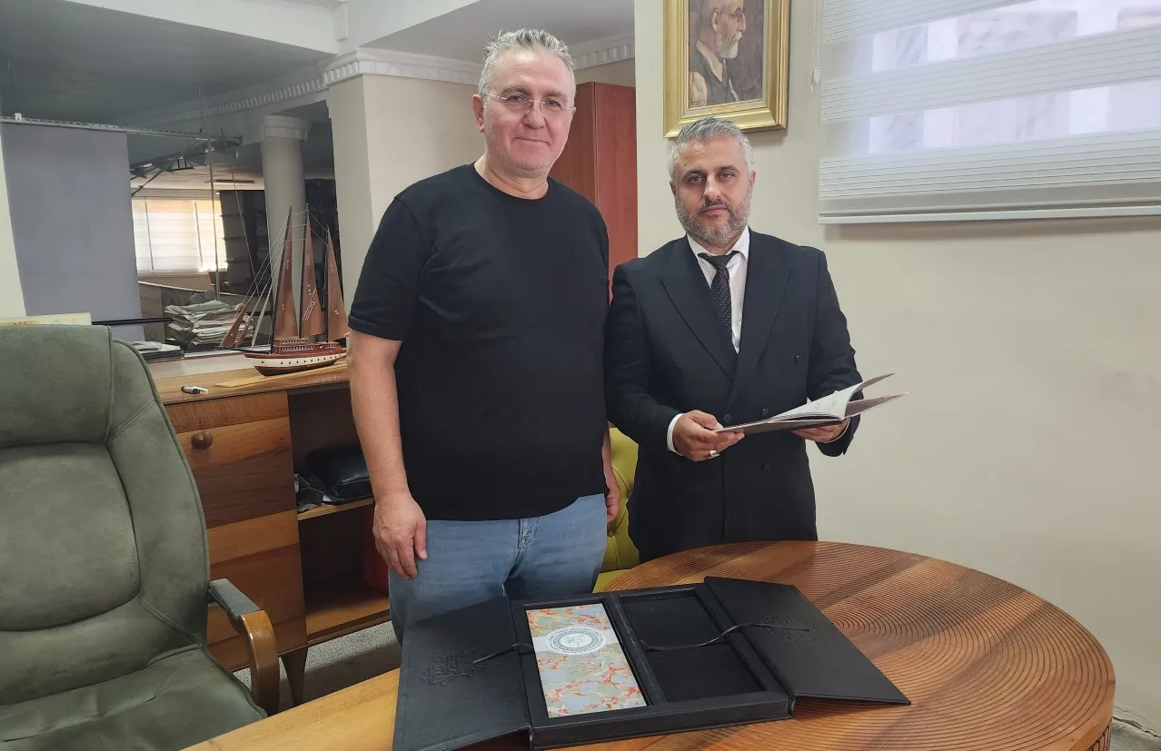 İsmail Karakaş’a tarihî emanet: Kudüs’ün Osmanlı Tapusu hediye edildi