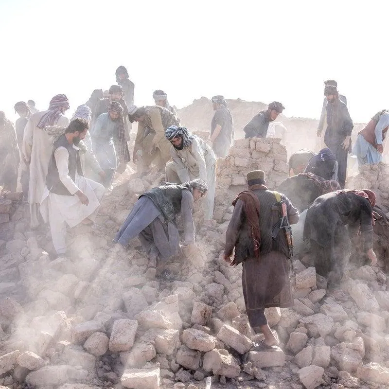 Afganistan'da deprem: en az 250 ölü