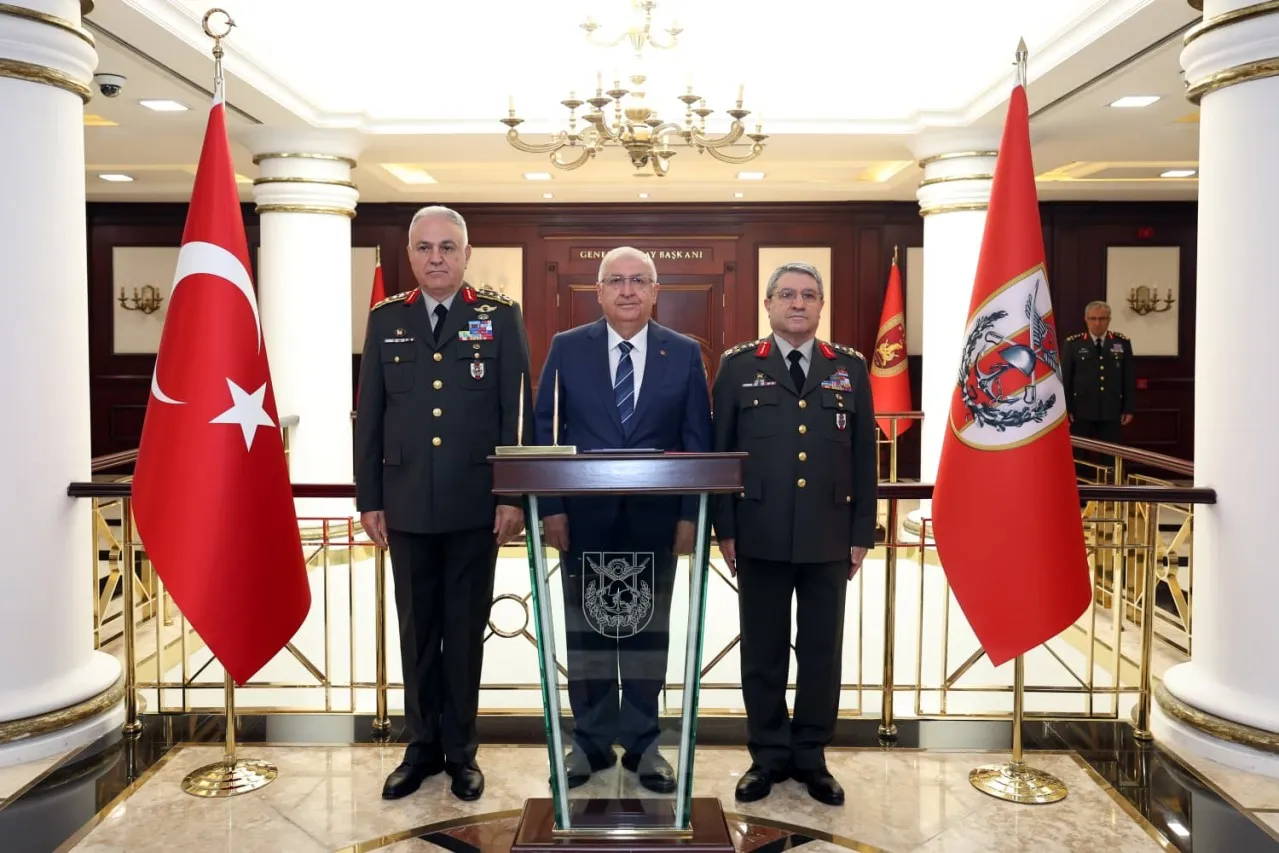 Bakan Güler, Kara Kuvvetleri Komutanlığı'ndaki devir-teslim törenine katıldı