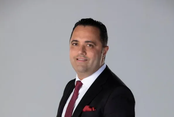 Avukat Rezan Epözdemir rüşvet, casusluk ve FETÖ’ye yardım iddiasıyla gözaltında