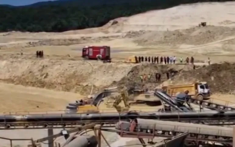 Çatalca’da kum ocağında kaza: Operatör için çalışmalar sürüyor