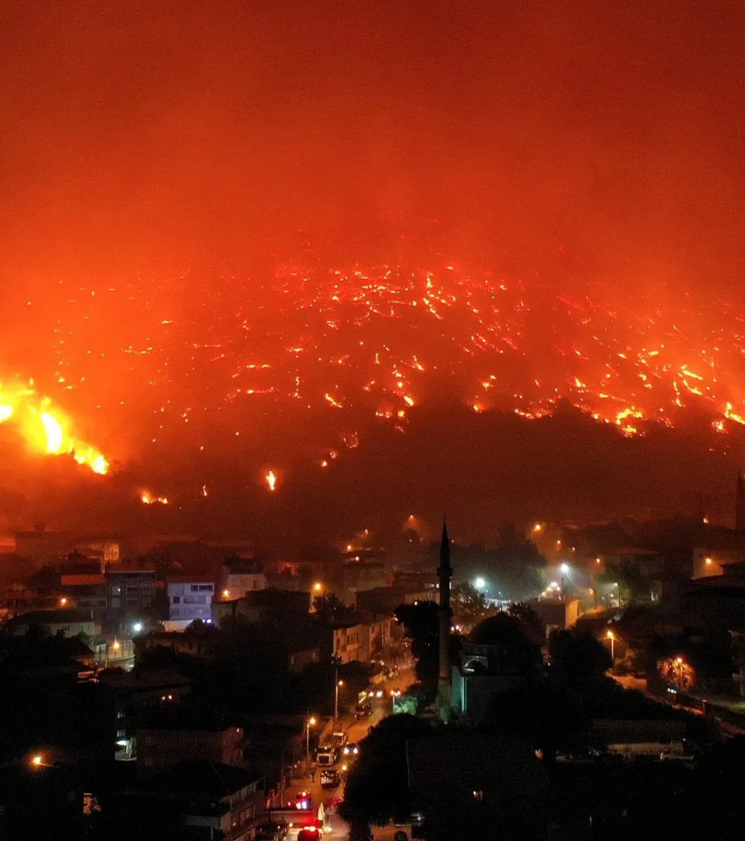 Türkiye dört bir yanında çıkan yangınlarla mücadele ediyor: Havadan ve karadan müdahale sürüyor