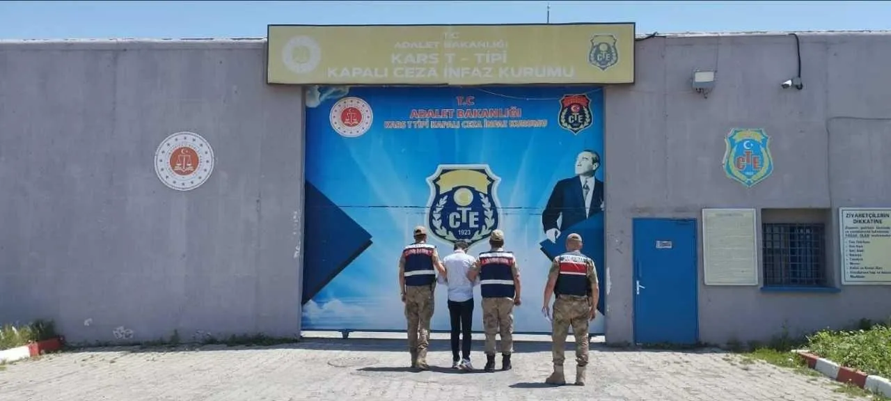 Kars’ta hakkında 6 yıl 8 ay hapis cezası bulunan şahıs jandarmadan kaçamadı