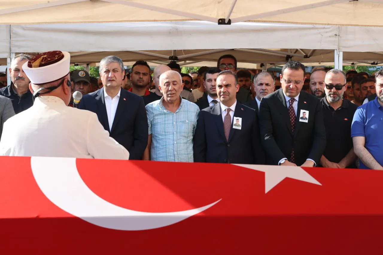 Orman yangınında hayatını kaybeden 10 kahraman son yolculuklarına uğurlandı