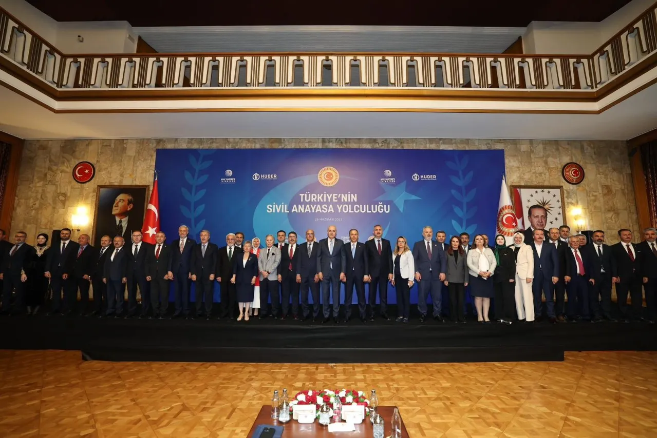 TBMM'de "Sivil Anayasa Yolculuğu" Projesi: Milletin Anayasası çağrısı