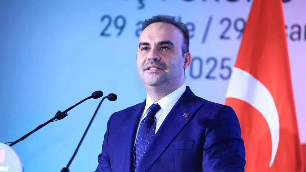 Bakan Kacır: Endonezya, Türkiye'den 48 adet KAAN savaş uçağı alacak