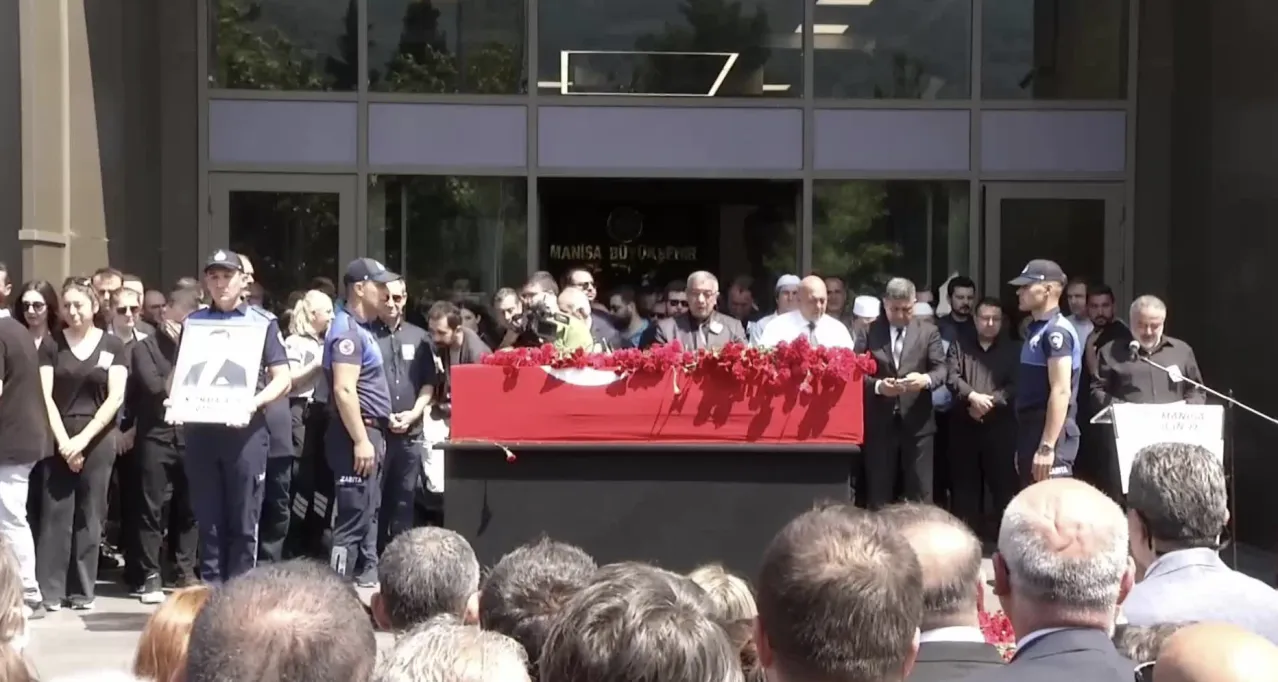 Ferdi Zeyrek'e veda: Özgür Özel gözyaşlarını tutamadı