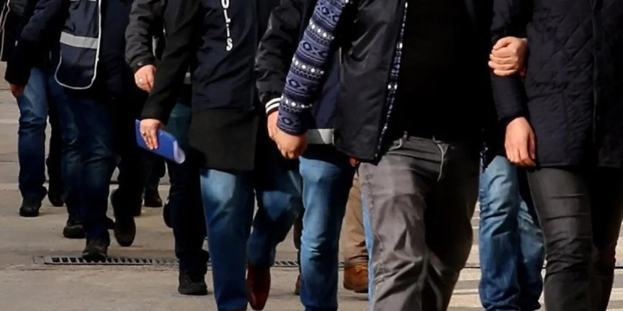 İstanbul'daki FETÖ operasyonunda 61 muvazzaf asker tutuklandı