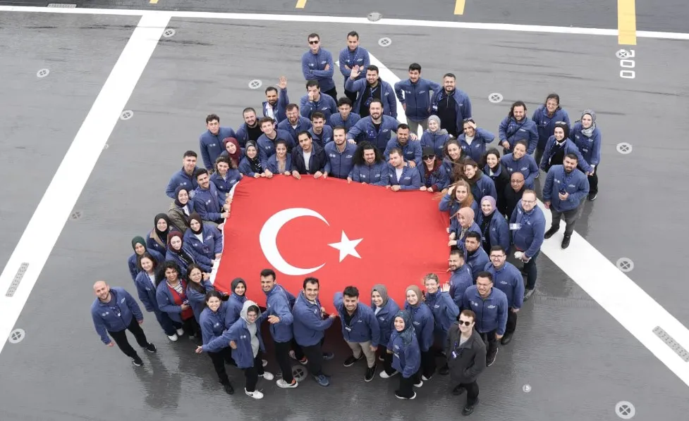 Gençler, TCG Anadolu ile Samsun'a doğru tarihi yolculuk yapıyor