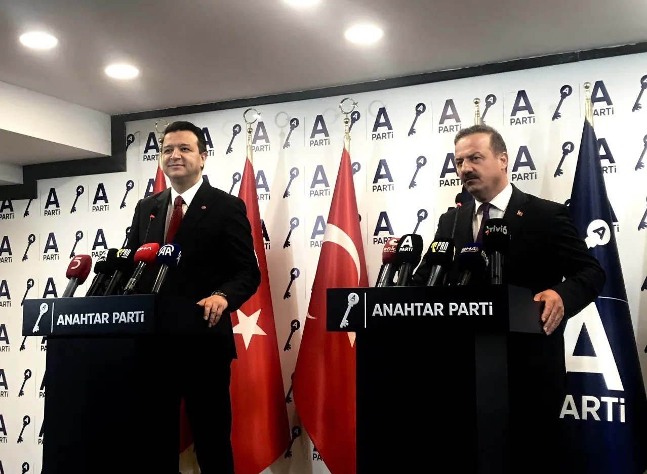 Anahtar Parti Genel Başkanı Yavuz Ağıralioğlu, Saadet Partisi Genel Başkanı Mahmut Arıkan'ı ağırladı