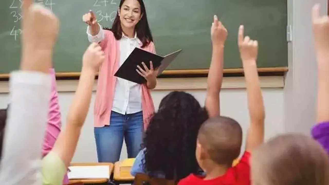 Öğretmenlere il içi yer değişikliği hakkı: MEB başvuru takvimini açıkladı