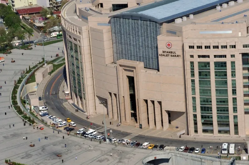 İBB’ye yönelik yolsuzluk soruşturmasında 52 şüpheli adliyeye sevk edildi