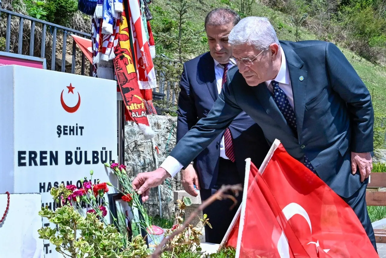 Müsavat Dervişoğlu, Şehit Eren Bülbül ve sanatçı Volkan Konak’ın mezarlarını ziyaret etti