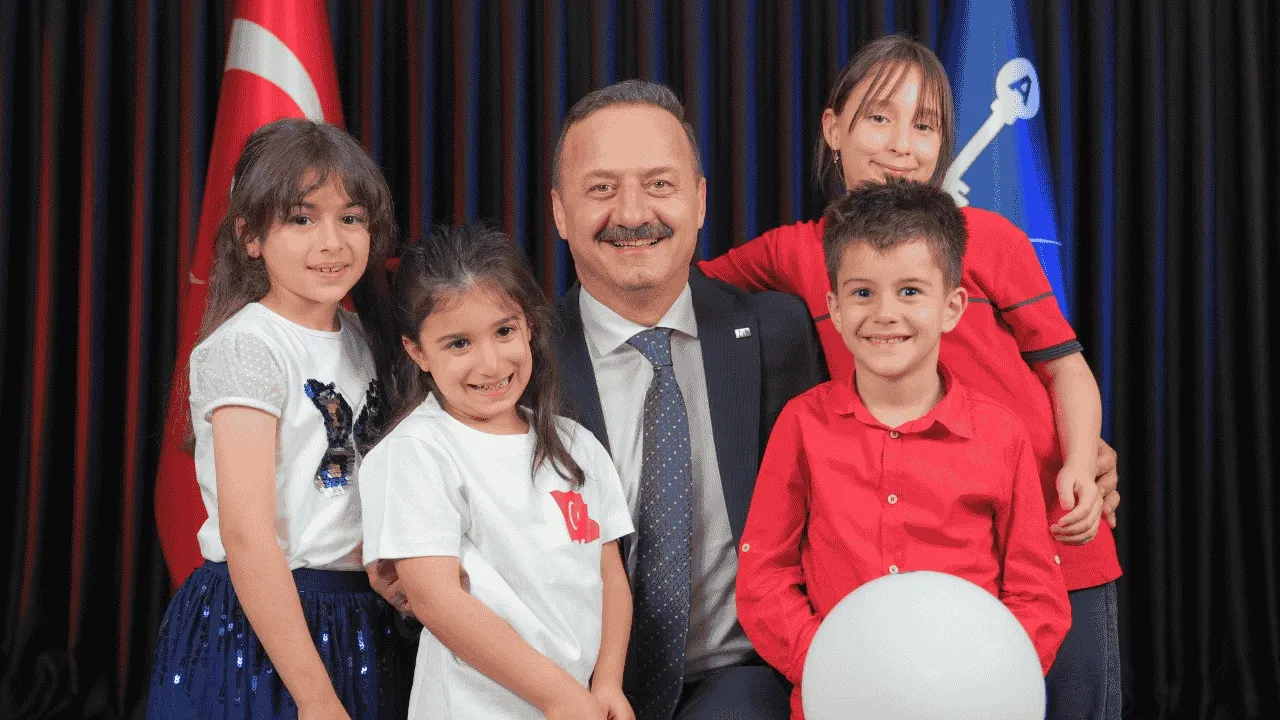 Ağıralioğlu, 23 Nisan’da çocuklara seslendi: Hayalleriniz, geleceğimizi şekillendirecek