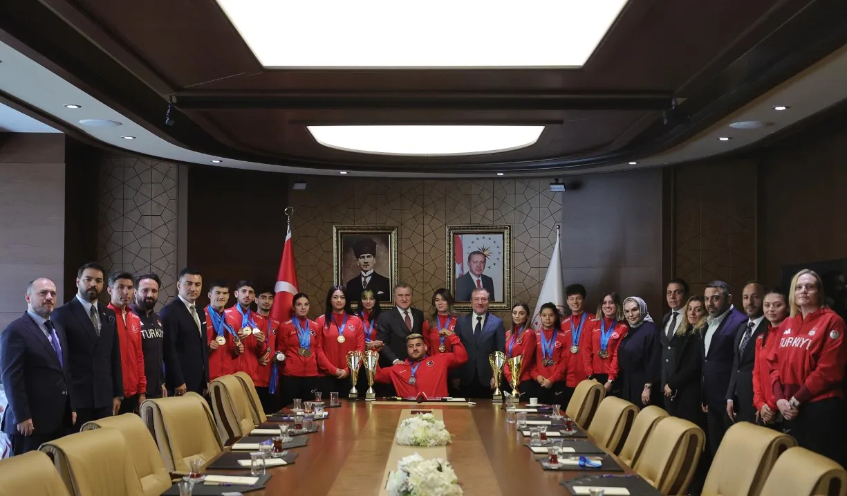 Gençlik ve Spor Bakanı Bak, özel sporcuların başarılarını kutladı