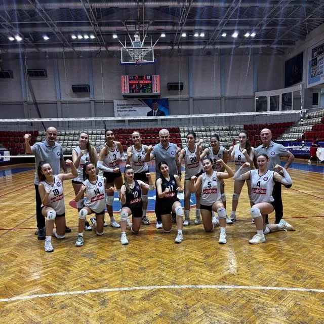 Söke'nin kızları İzmir'de galibiyetle döndü