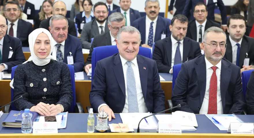 Bak'tan Kırmızı Kart'a "VAR'dan döner" Cevabı