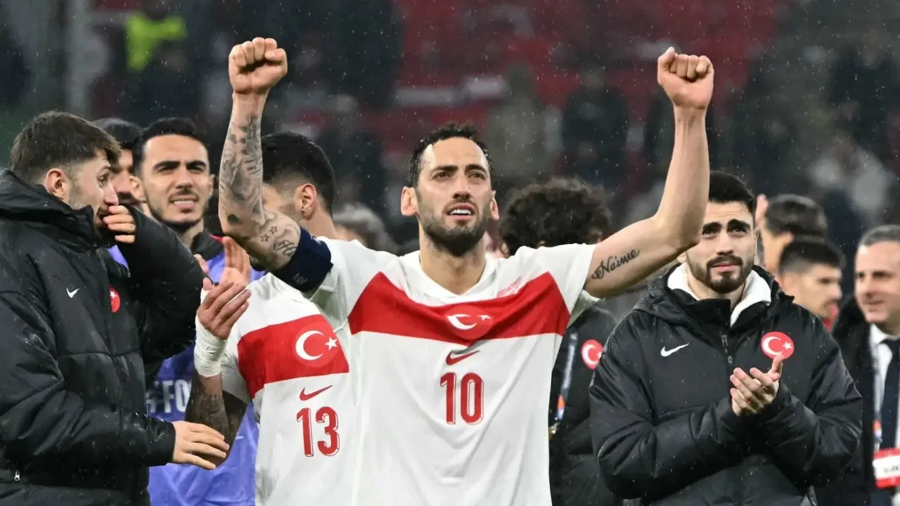 Hakan Çalhanoğlu Milli Takım’da “Dalya”ya hazırlanıyor