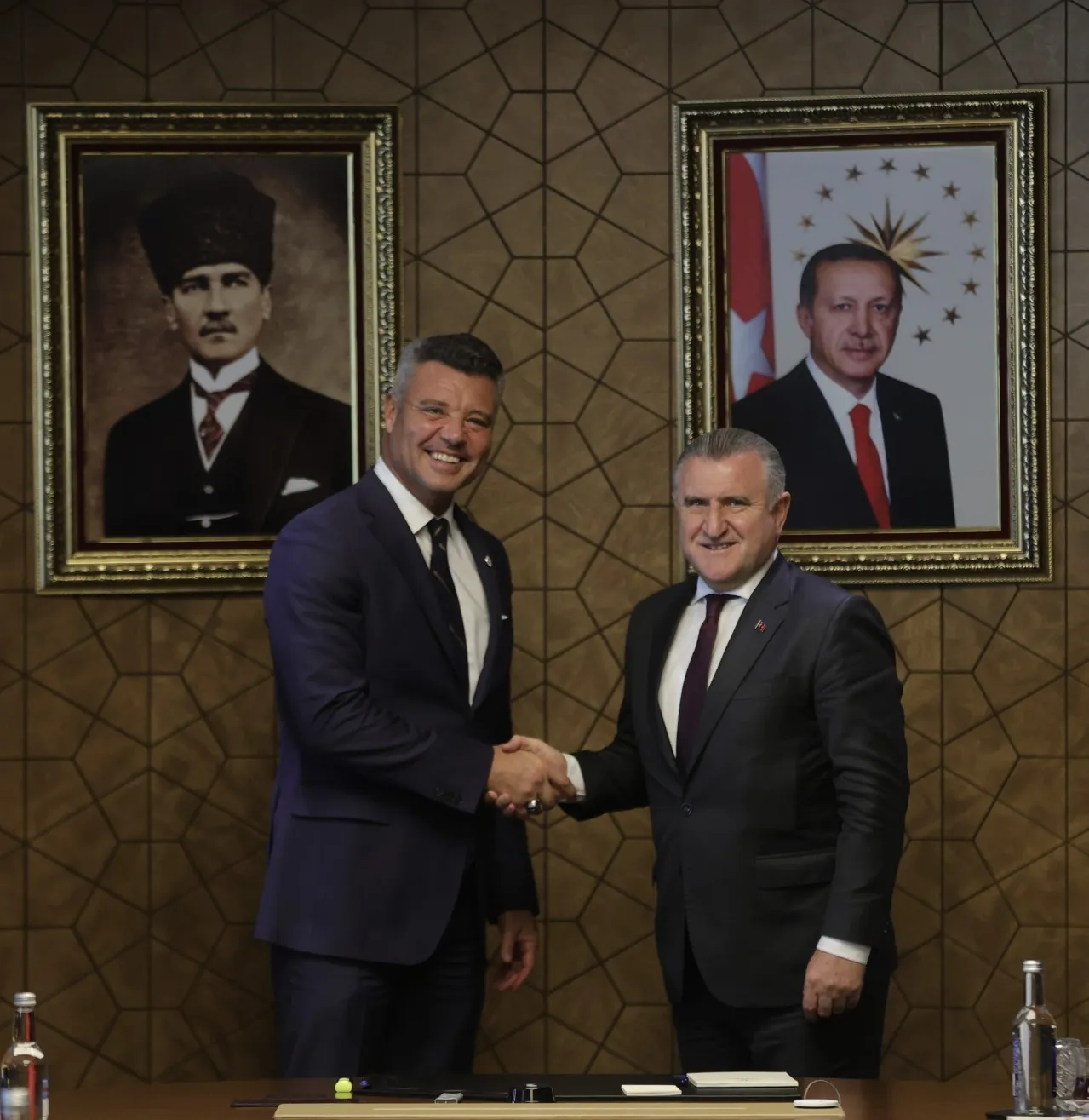 Bakan Bak Fenerbahçe yönetimini kabul etti