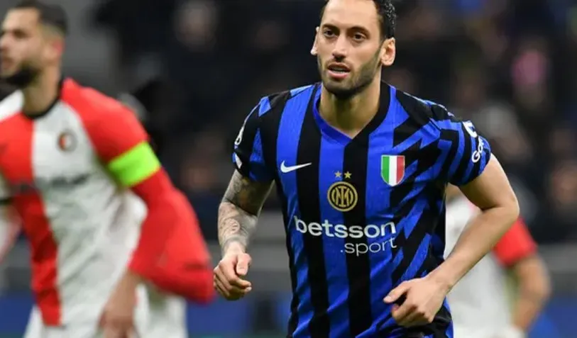 Hakan Çalhanoğlu’ndan transfer açıklaması geldi