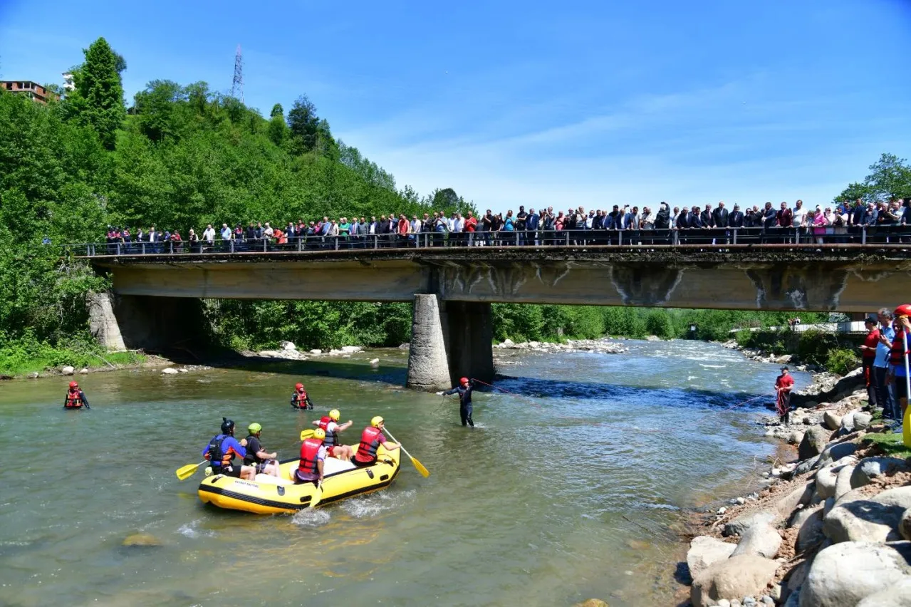 Başkan Genç: “Rafting, Trabzon turizmine yeni bir soluk getirecek”
