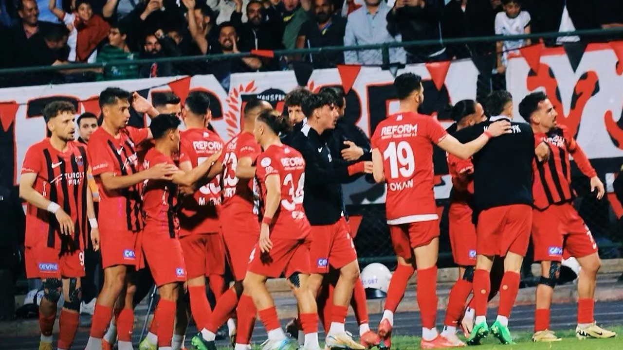 Vanspor FK'den 1. Lig için dev adım! Play-Off 3. Tur İlk maçında Elazığspor'u farklı geçti