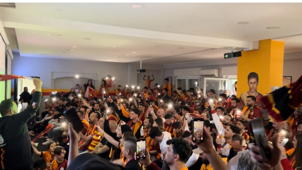 Galatasaray’ın 25. şampiyonluğu Duisburg’da coşkuyla kutlandı