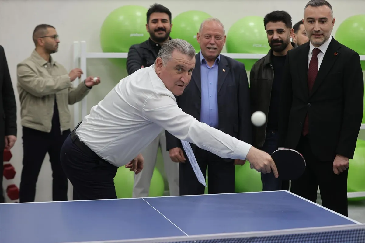 Bakan Bak, Zeytinburnu Spor Merkezi'nin açılışına katıldı