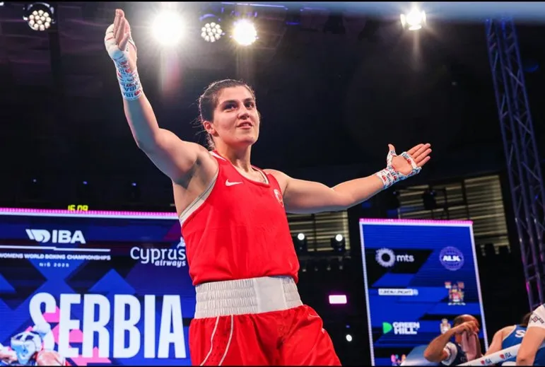 Bakan Bak'tan Dünya Şampiyonuna tebrik