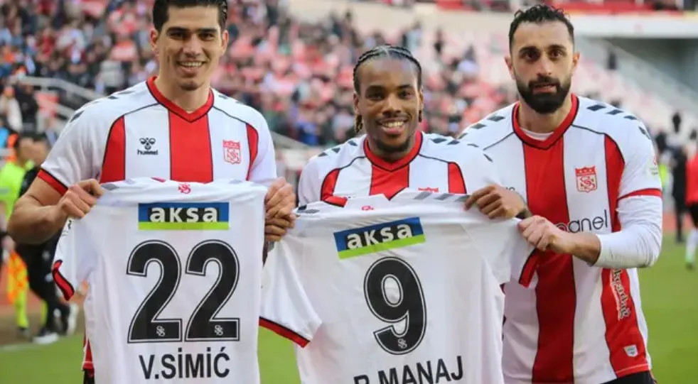 Sivasspor Rıza Çalımbay ile Göztepe'yi yendi