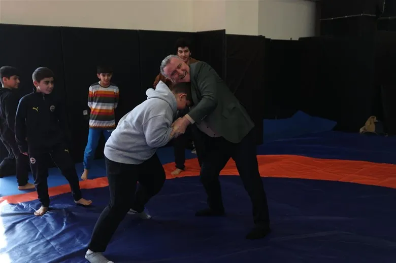 Bakan Bak, Şanlıurfa’da gençlerle bir araya geldi