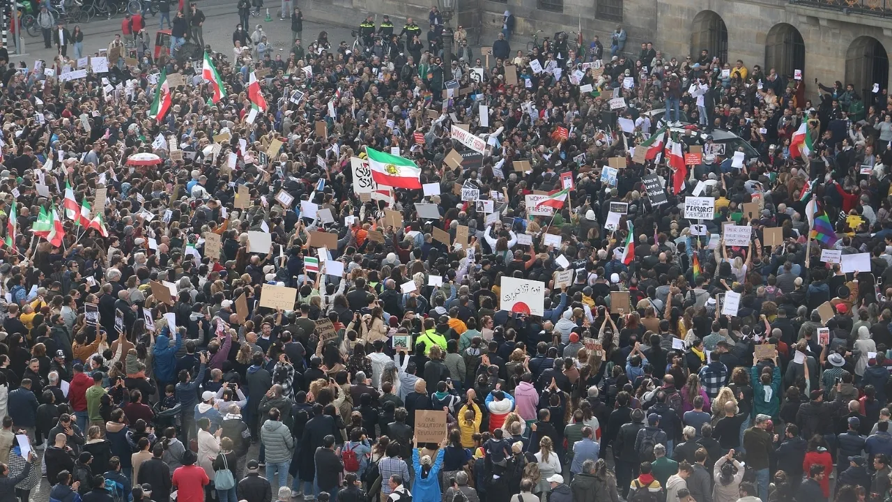 AB ülkelerinden İran uyarısı: Vatandaşlara “ülkeyi terk edin” çağrısı