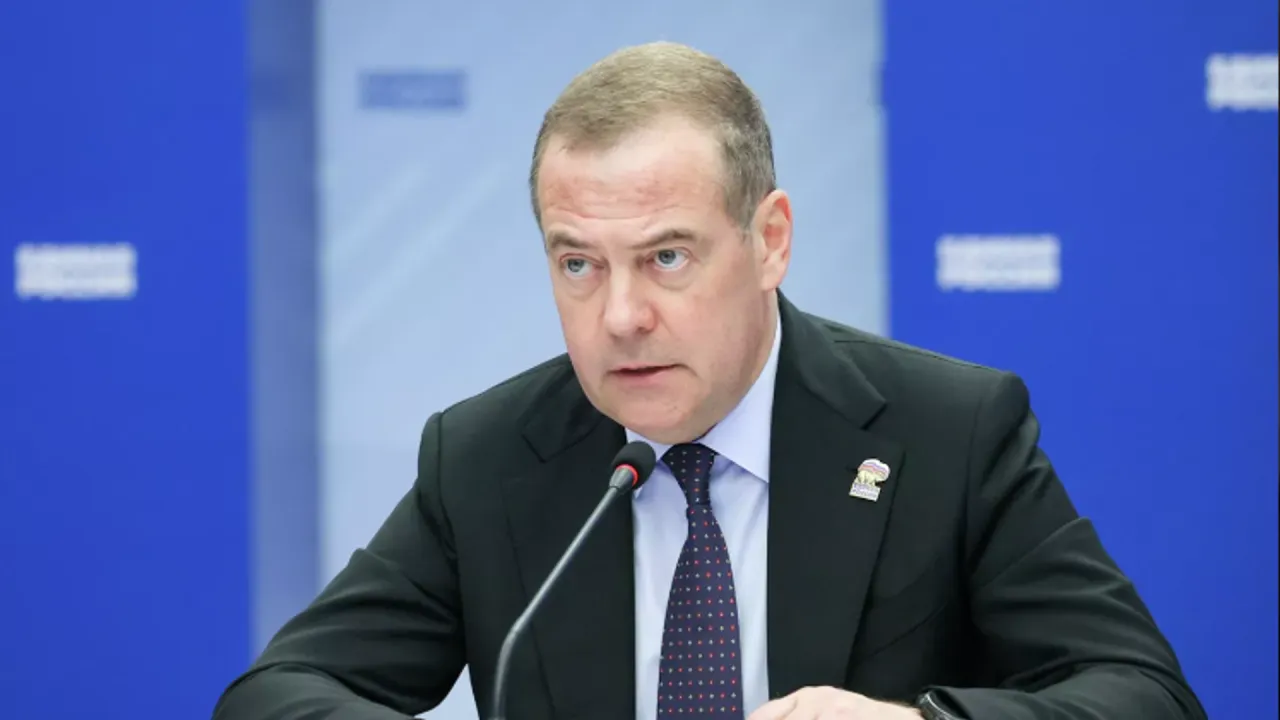 Medvedev’den sert mesaj: Ukrayna’da NATO ve Avrupa askerine geçit yok