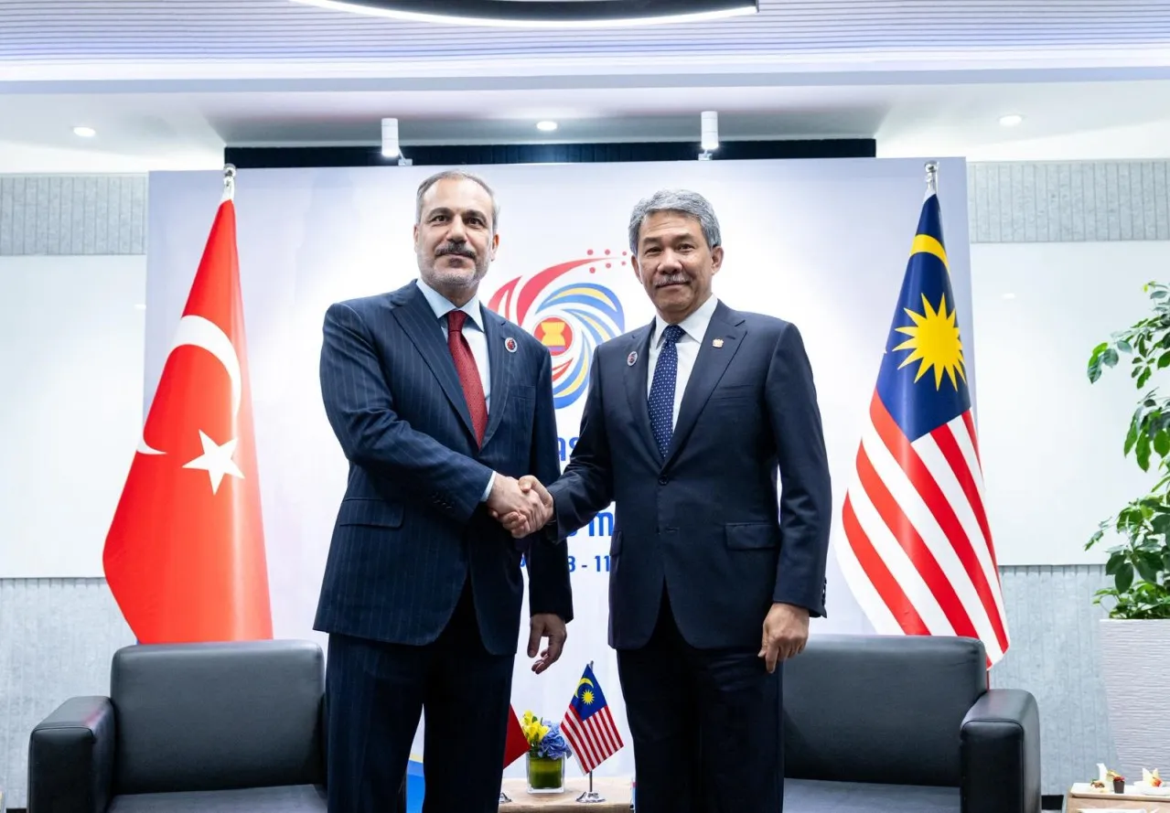 Bakan Hakan Fidan, ASEAN Zirvesi kapsamında mevkidaşlarıyla Kuala Lumpur’da buluştu