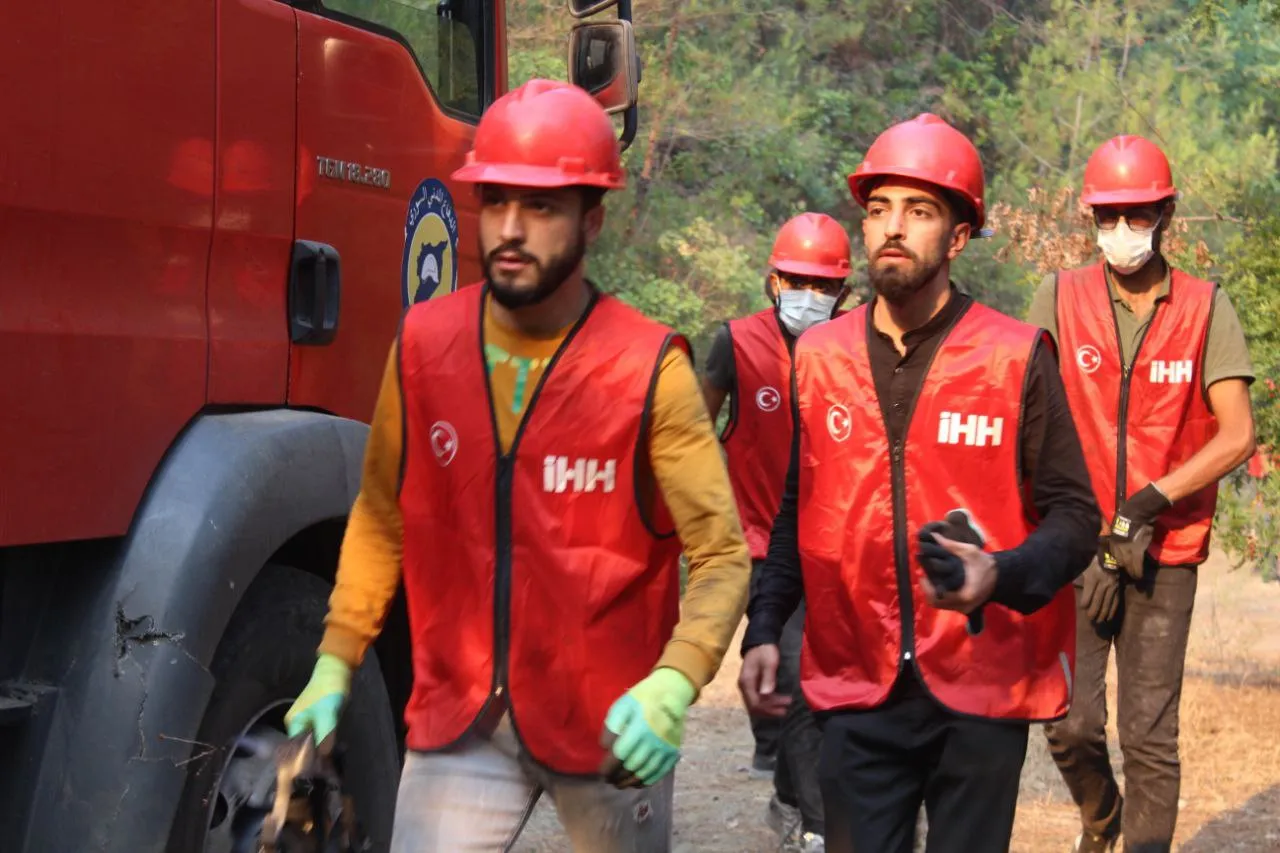 Bayırbucak'taki Türkmen köylerinde orman yangınları sürüyor