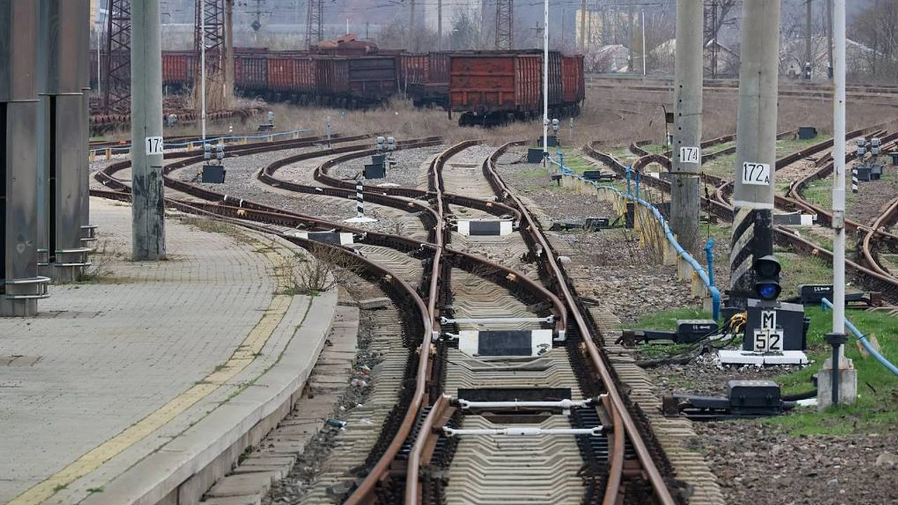 Rusya’da yolcu treni üzerine köprü çöktü: 7 ölü