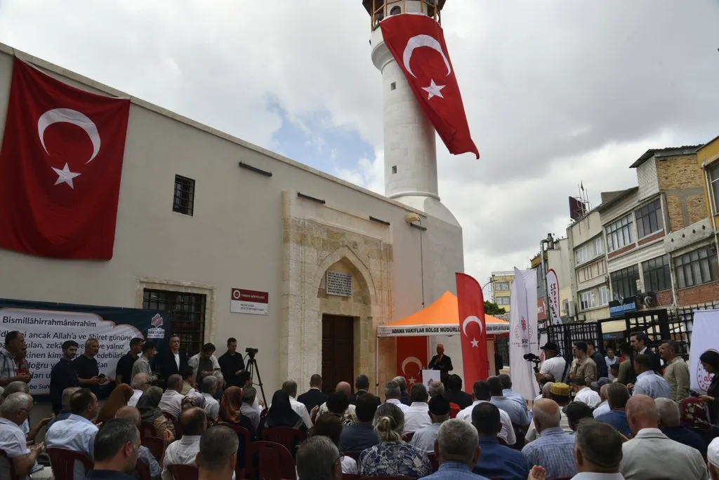 Tarsus’ta tarihi Melik Tahir Camii yeniden ibadete açıldı