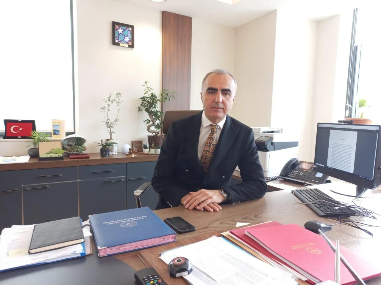 Şahin Savaş'tan 'Gem Öküzü' romanı: Bürokrasi ve gücün çürüyen yüzü