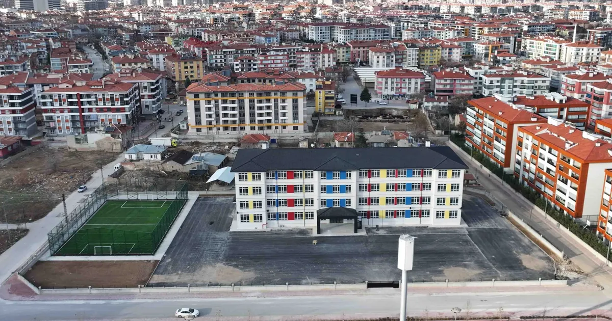 Konya Karatay'da 8 okul FIFA standardında sahalara kavuşuyor