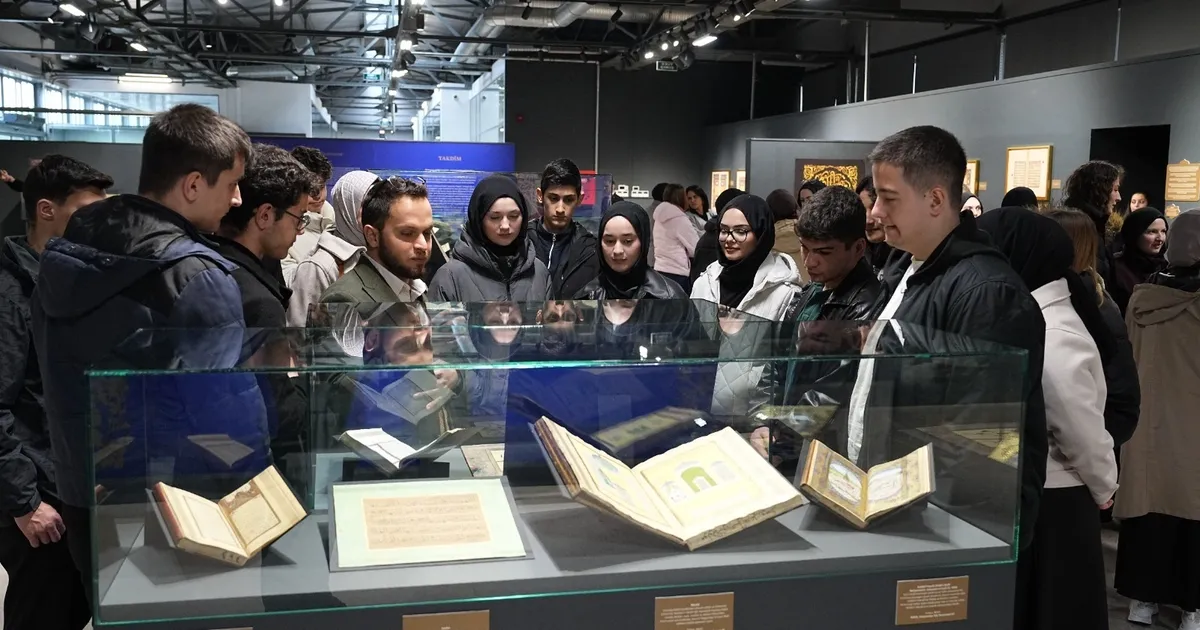 Kocaelili gençler, 'Mukaddes Emanetlere' sahip çıkıyor