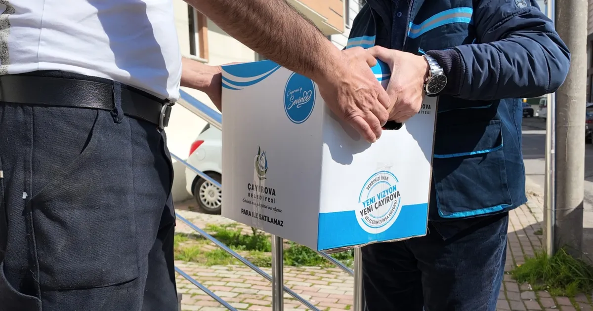 Çayırova'da gıda kolileri ihtiyaç sahiplerine ulaştırılıyor