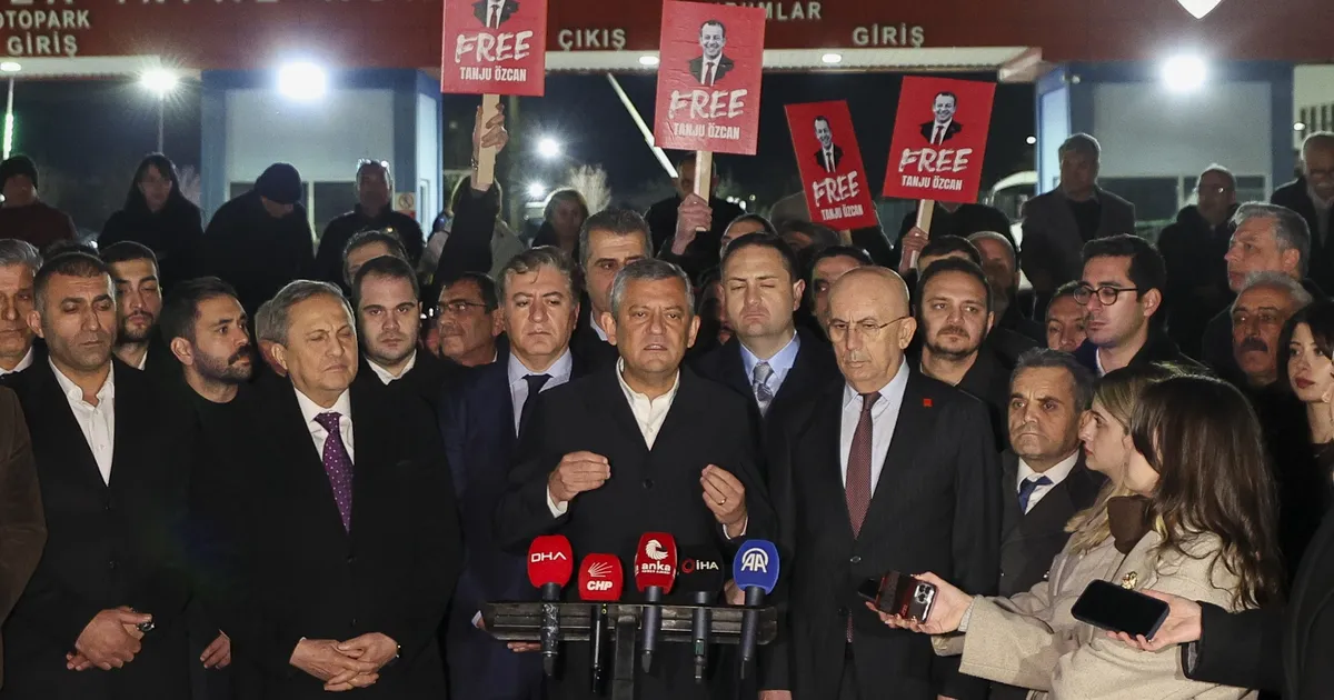 Özgür Özel’den Sincan Cezaevi’nde Tanju Özcan’a ziyaret