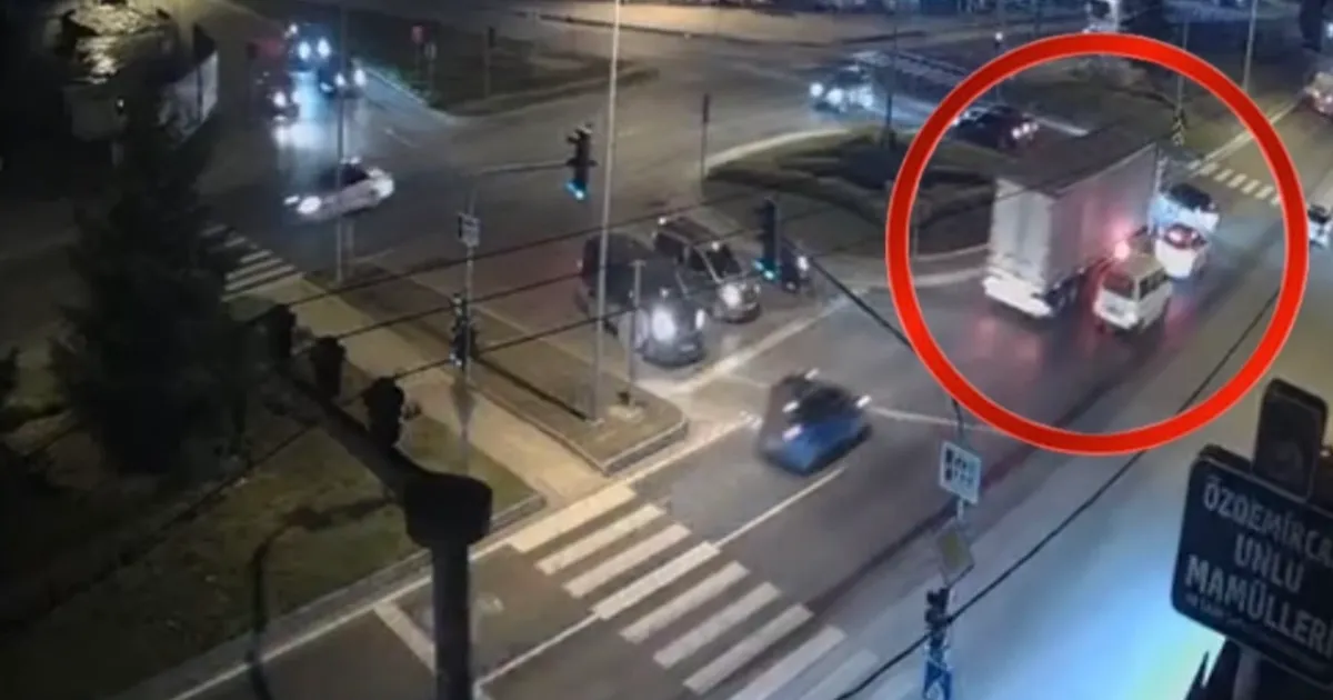 Düzce’de otomobil ile tır çarpışıt: 1 yaralı