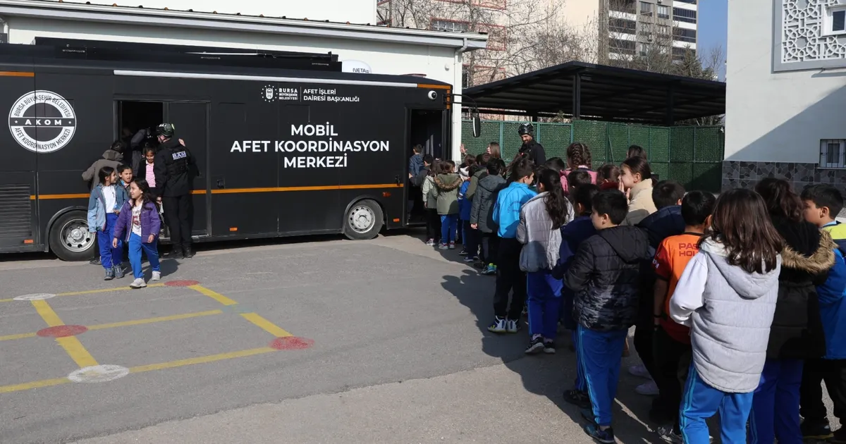 Bursalı miniklere Büyükşehir'den afet eğitimi