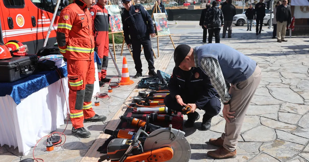 Muğla Menteşe Meydanı'ndan afet mesajı verdi