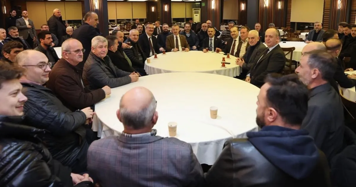 Kocaeli'de ziraatçılar, Başkan'ı çay içmeden bırakmadı