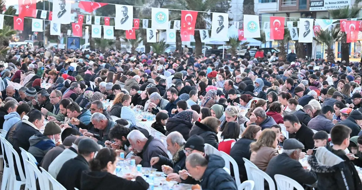 Manisa'da Ramazan’ın bereketi Turgutlu’da paylaşıldı