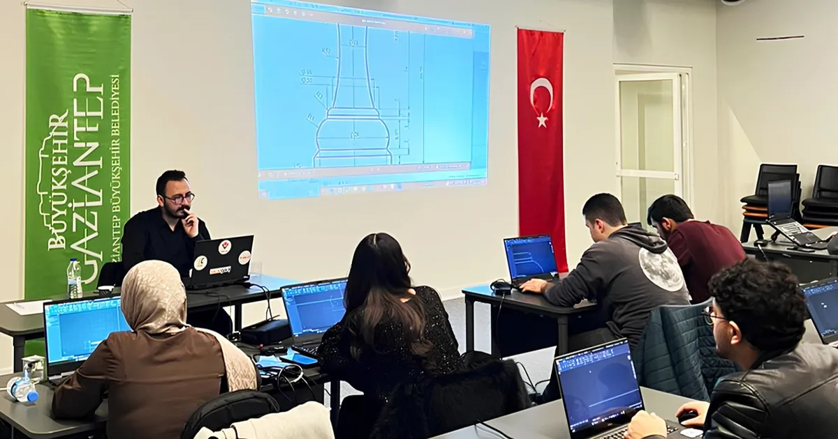 Gaziantep'te gençler iftardan sahura teknolojiyle buluşuyor